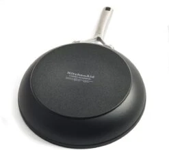 KitchenAid Hard Geanodiseerd Aluminium Koekenpannenset ø20+24+28cm - Zwart - Inductie -Kookgerei Korting Winkel 1200x1069 3