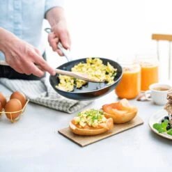 GreenPan Barcelona Infinity Pro Koekenpan 32cm - Zwart - Inductie - PFAS-vrij 35 GreenPan Barcelona Infinity Pro Koekenpan 32cm - Zwart - Inductie - PFAS-vrij -Kookgerei Korting Winkel 1200x1199 4