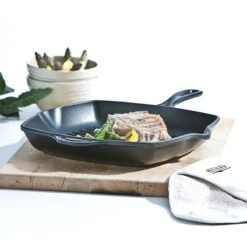 Le Creuset Gietijzeren Vierkante Grillpan - 26cm - Mat Zwart 11 Le Creuset Gietijzeren Vierkante Grillpan - 26cm - Mat Zwart -Kookgerei Korting Winkel 1200x1200 1167