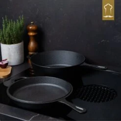 Chefarone Gietijzeren Pan - 2-in-1 Braadpan Inclusief Deksel - Geschikt Voor Alle Warmtebronnen 19 Chefarone Gietijzeren Pan - 2-in-1 Braadpan Inclusief Deksel - Geschikt Voor Alle Warmtebronnen -Kookgerei Korting Winkel 1200x1200 1272