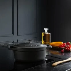 Gietijzeren Braadpan - Sudderpan Zwart Van Daumonet - Ovaal - Ø 29 Cm - 3 Liter - 100% PFAS & PFOA Vrij - Emaille - Geschikt Voor Alle Warmtebronnen - Elektrisch - Gas - Halogeen - Inductie - Keramisch - Vaatwasserbestendig 24 Gietijzeren Braadpan - Sudderpan Zwart Van Daumonet - Ovaal - Ø 29 Cm - 3 Liter - 100% PFAS & PFOA Vrij - Emaille - Geschikt Voor Alle Warmtebronnen - Elektrisch - Gas - Halogeen - Inductie - Keramisch - Vaatwasserbestendig -Kookgerei Korting Winkel 1200x1200 1313