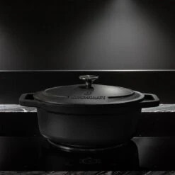 Gietijzeren Braadpan - Sudderpan Zwart Van Daumonet - Ovaal - Ø 29 Cm - 3 Liter - 100% PFAS & PFOA Vrij - Emaille - Geschikt Voor Alle Warmtebronnen - Elektrisch - Gas - Halogeen - Inductie - Keramisch - Vaatwasserbestendig 25 Gietijzeren Braadpan - Sudderpan Zwart Van Daumonet - Ovaal - Ø 29 Cm - 3 Liter - 100% PFAS & PFOA Vrij - Emaille - Geschikt Voor Alle Warmtebronnen - Elektrisch - Gas - Halogeen - Inductie - Keramisch - Vaatwasserbestendig -Kookgerei Korting Winkel 1200x1200 1314