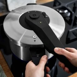 Springlane Roestvrijstalen Snelkookpan - Inductie - Pressure Cooker - 6,0 L Met Stoommand 20 Springlane Roestvrijstalen Snelkookpan - Inductie - Pressure Cooker - 6,0 L Met Stoommand -Kookgerei Korting Winkel 1200x1200 1440