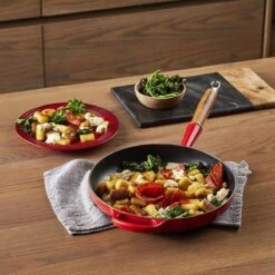 Le Creuset Koekenpan Signature Kersenrood - ø 28 Cm / 2.6 Liter - Geëmailleerde Anti-aanbaklaag 13 Le Creuset Koekenpan Signature Kersenrood - ø 28 Cm / 2.6 Liter - Geëmailleerde Anti-aanbaklaag -Kookgerei Korting Winkel 1200x1200 267