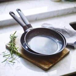 BK Universe Koekenpan Ø 24cm - Inductie - Anti-aanbak - PFAS-vrij 19 BK Universe Koekenpan Ø 24cm - Inductie - Anti-aanbak - PFAS-vrij -Kookgerei Korting Winkel 1200x1200 367