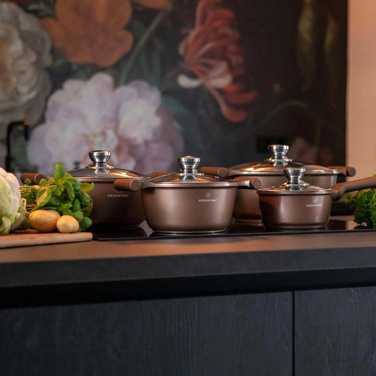 Herenthal Inductie Pannenset- Luxe 10-delige Koekenpannenset - Voor Alle Warmtebronnen - Met Glazen Deksels - Koper 9 Herenthal Inductie Pannenset- Luxe 10-delige Koekenpannenset - Voor Alle Warmtebronnen - Met Glazen Deksels - Koper - Afbeelding 7