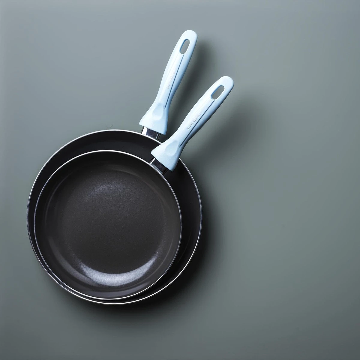 VitaVerde Expert Koekenpannenset Ø 24cm + Ø 28cm - Lichtblauw - Inductie - PFAS-vrij 4 VitaVerde Expert Koekenpannenset Ø 24cm + Ø 28cm - Lichtblauw - Inductie - PFAS-vrij - Afbeelding 2