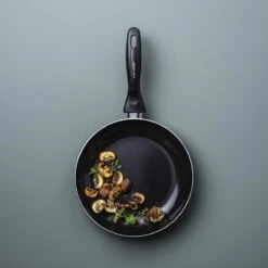 VitaVerde Expert Koekenpannenset Ø 24cm + Ø 28cm - Zwart - Inductie - PFAS-vrij 21 VitaVerde Expert Koekenpannenset Ø 24cm + Ø 28cm - Zwart - Inductie - PFAS-vrij -Kookgerei Korting Winkel 1200x1200 509