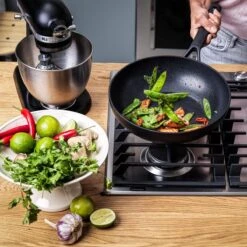 KitchenAid Classic Forged Aluminium Wok ø28cm - Zwart - Inductie - Anti-aanbak 25 KitchenAid Classic Forged Aluminium Wok ø28cm - Zwart - Inductie - Anti-aanbak -Kookgerei Korting Winkel 1200x1200 608