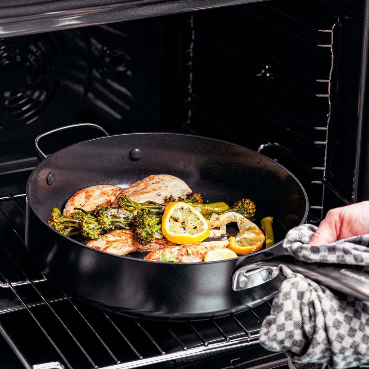 GreenPan Copenhagen Stoofpan Met Deksel En Extra Handvat 28cm/4.3L 12 GreenPan Copenhagen Stoofpan Met Deksel En Extra Handvat 28cm/4.3L - Afbeelding 10