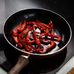 Nuovva Koperen Koekenpan - Keramische Antikleeflaag – Houten Handvat Koekenpan - Ø 24 Cm Inductie - PTFE-vrij 17 Nuovva Koperen Koekenpan - Keramische Antikleeflaag – Houten Handvat Koekenpan - Ø 24 Cm Inductie - PTFE-vrij -Kookgerei Korting Winkel 1200x1200 744