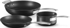 Le Creuset - Les Forgees - 3-Delige - Pannenset 21 Le Creuset - Les Forgees - 3-Delige - Pannenset -Kookgerei Korting Winkel 1200x493 1