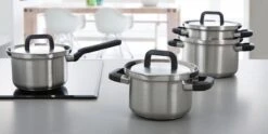 BK Flow Cool Pannenset - 4-delig – RVS Deksels - Veilig Afgietsysteem - Geschikt Voor Alle Warmtebronnen 35 BK Flow Cool Pannenset - 4-delig – RVS Deksels - Veilig Afgietsysteem - Geschikt Voor Alle Warmtebronnen -Kookgerei Korting Winkel 1200x600
