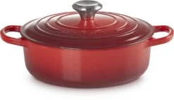 Le Creuset - Gietijzeren - Lage Braadpan - 24cm - Kersenrood 31 Le Creuset - Gietijzeren - Lage Braadpan - 24cm - Kersenrood -Kookgerei Korting Winkel 1200x695 3