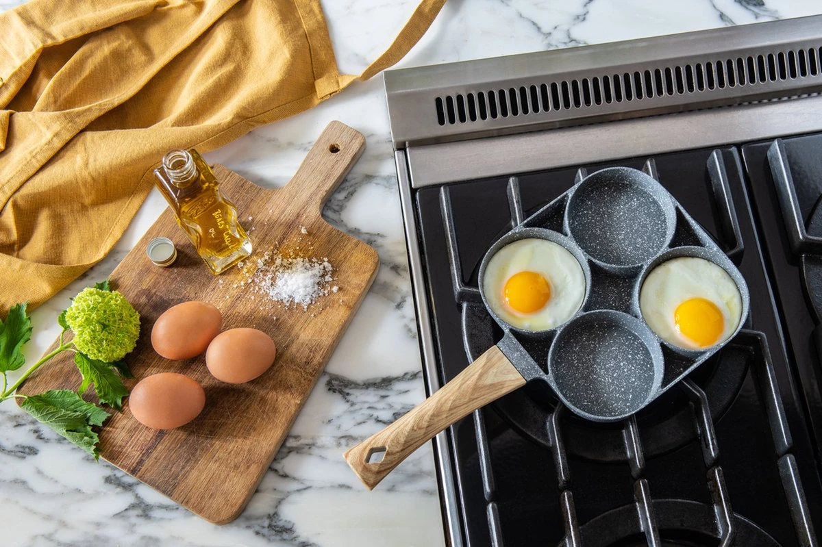 Magnani - Eierpan - 4 Bakplaten Van ⌀ 8 Cm - Voor Gas- En Elektrische Kookplaten - Aluminium - Houten Handvat - 38 X 18.7 X 2 Cm 4 Magnani - Eierpan - 4 Bakplaten Van ⌀ 8 Cm - Voor Gas- En Elektrische Kookplaten - Aluminium - Houten Handvat - 38 X 18.7 X 2 Cm - Afbeelding 2