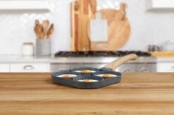 Magnani - Eierpan - 4 Bakplaten Van ⌀ 8 Cm - Voor Gas- En Elektrische Kookplaten - Aluminium - Houten Handvat - 38 X 18.7 X 2 Cm 16 Magnani - Eierpan - 4 Bakplaten Van ⌀ 8 Cm - Voor Gas- En Elektrische Kookplaten - Aluminium - Houten Handvat - 38 X 18.7 X 2 Cm -Kookgerei Korting Winkel 1200x799 38