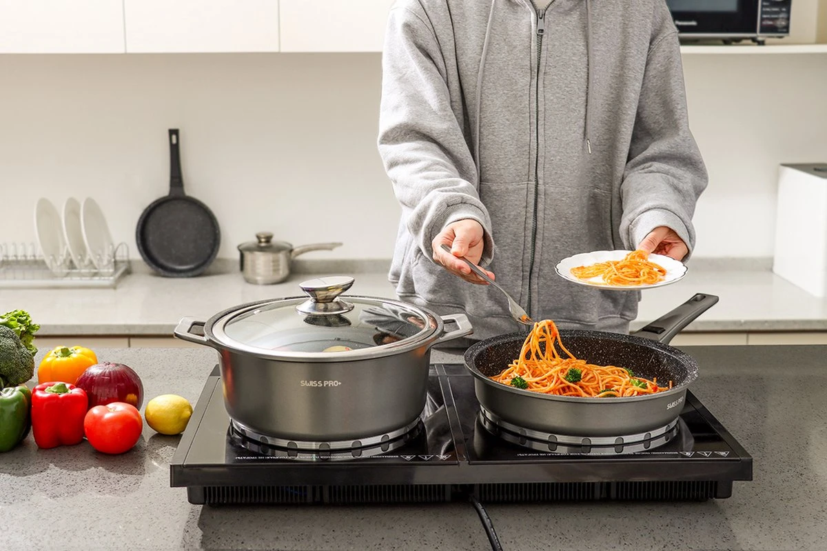 Swiss Pro+ | Set 14 Delige Pannenset | Inductie - Pannensets - Glazen Deksel - Met Afneembare Handgreep - Marmeren Interieur -PFAS-vrij | Grey / Silver 5 Swiss Pro+ | Set 14 Delige Pannenset | Inductie - Pannensets - Glazen Deksel - Met Afneembare Handgreep - Marmeren Interieur -PFAS-vrij | Grey / Silver - Afbeelding 3