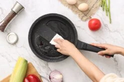 Swiss Pro+ | Set 14 Delige Pannenset | Inductie - Pannensets - Glazen Deksel - Met Afneembare Handgreep - Marmeren Interieur -PFAS-vrij | Black (Zwart) 18 Swiss Pro+ | Set 14 Delige Pannenset | Inductie - Pannensets - Glazen Deksel - Met Afneembare Handgreep - Marmeren Interieur -PFAS-vrij | Black (Zwart) -Kookgerei Korting Winkel 1200x799 75