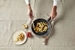 Demeyere Alu Cosi 3 Koekenpan - Ceraforce - 20 Cm - PTFE-vrij 11 Demeyere Alu Cosi 3 Koekenpan - Ceraforce - 20 Cm - PTFE-vrij -Kookgerei Korting Winkel 1200x800 69