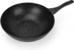Royal Swiss WK30 - Wokpan - Ø 30 Cm - Marmeren Coating - Inductie - Met Glazen Deksel - PFAS-vrijs - Zwart 9 Royal Swiss WK30 - Wokpan - Ø 30 Cm - Marmeren Coating - Inductie - Met Glazen Deksel - PFAS-vrijs - Zwart -Kookgerei Korting Winkel 1200x801 7