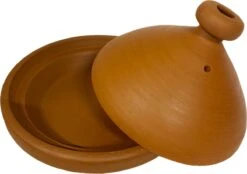 Marokkaanse Authentieke Handgemaakte Aardewerk Tajine Naturel 33 Cm - Ongeglazuurd En Loodvrij 8 Marokkaanse Authentieke Handgemaakte Aardewerk Tajine Naturel 33 Cm - Ongeglazuurd En Loodvrij -Kookgerei Korting Winkel 1200x845 9