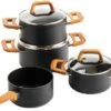 Gero Mark Kookpannenset - 4-delig - Zwart - Houtlook Grepen - Inductie - PFAS-vrij 2 Gero Mark Kookpannenset - 4-delig - Zwart - Houtlook Grepen - Inductie - PFAS-vrij -Kookgerei Korting Winkel 1200x883 1