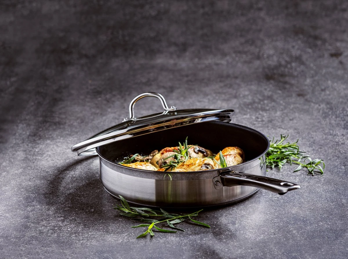 BK Allround Hapjespan Ø 28 Cm - Met Glazen Deksel - Inductie - PFAS-vrij 4 BK Allround Hapjespan Ø 28 Cm - Met Glazen Deksel - Inductie - PFAS-vrij - Afbeelding 2