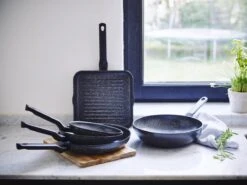 BK Universe Koekenpan Ø 24cm - Inductie - Anti-aanbak - PFAS-vrij 17 BK Universe Koekenpan Ø 24cm - Inductie - Anti-aanbak - PFAS-vrij -Kookgerei Korting Winkel 1200x899 7