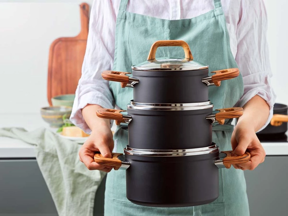 Gero Mark Kookpannenset - 4-delig - Zwart - Houtlook Grepen - Inductie - PFAS-vrij 7 Gero Mark Kookpannenset - 4-delig - Zwart - Houtlook Grepen - Inductie - PFAS-vrij - Afbeelding 5