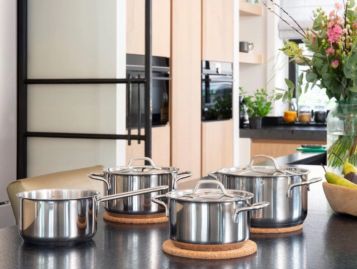 Sola Pannenset Mirage - 4 Delig - Ø 16,16,18,20 Cm - Zilver - RVS - Sandwichbodem 4 Sola Pannenset Mirage - 4 Delig - Ø 16,16,18,20 Cm - Zilver - RVS - Sandwichbodem - Afbeelding 2