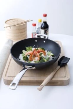 LE CREUSET - Les Forgees - Wokpan 30cm 12 LE CREUSET - Les Forgees - Wokpan 30cm -Kookgerei Korting Winkel 799x1200 12