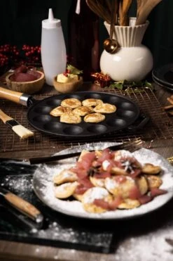 Blackwell Poffertjespan - Met Houten Steel - Gietijzer - ø 24 Cm 9 Blackwell Poffertjespan - Met Houten Steel - Gietijzer - ø 24 Cm -Kookgerei Korting Winkel 799x1200 13