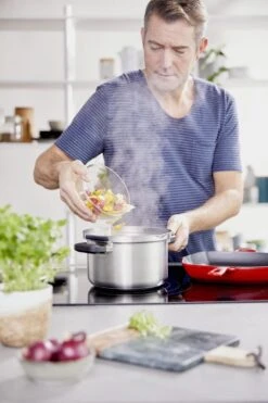 BK Flow Cool Pannenset - 4-delig – RVS Deksels - Veilig Afgietsysteem - Geschikt Voor Alle Warmtebronnen 24 BK Flow Cool Pannenset - 4-delig – RVS Deksels - Veilig Afgietsysteem - Geschikt Voor Alle Warmtebronnen -Kookgerei Korting Winkel 799x1200