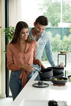 BergHOFF Steelpan Met Deksel Stone 18 Cm - Leo 11 BergHOFF Steelpan Met Deksel Stone 18 Cm - Leo -Kookgerei Korting Winkel 800x1200 36